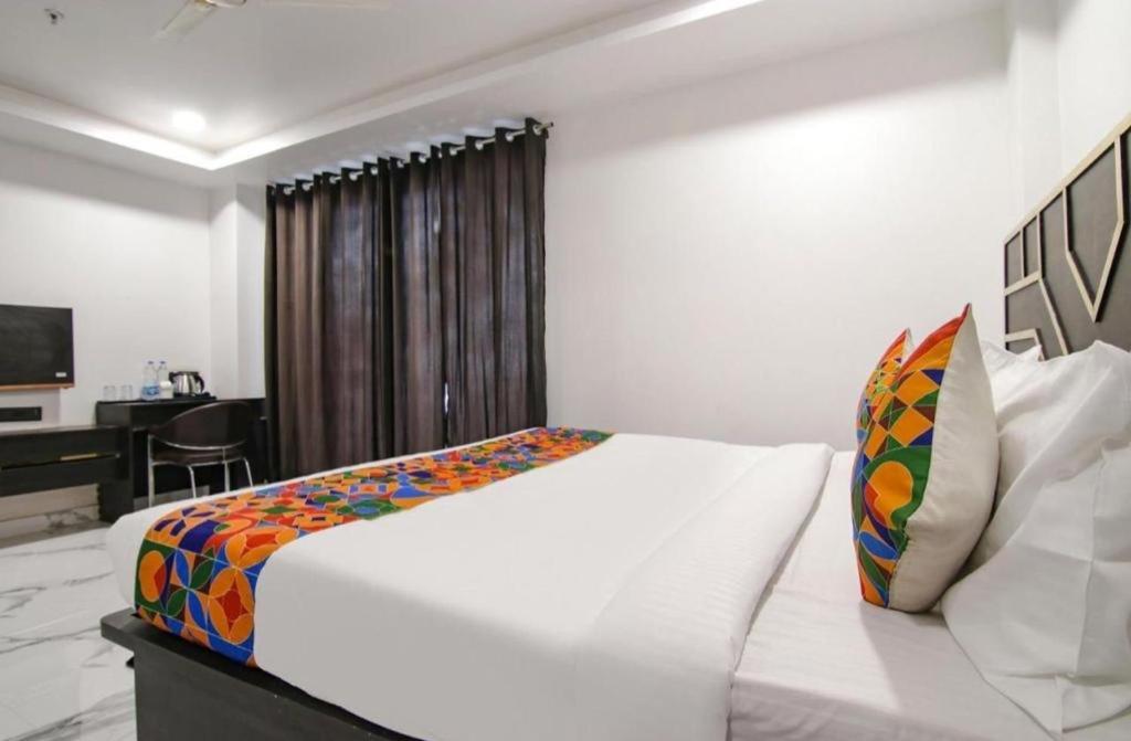 Hotel Grey Sky New Delhi Ngoại thất bức ảnh