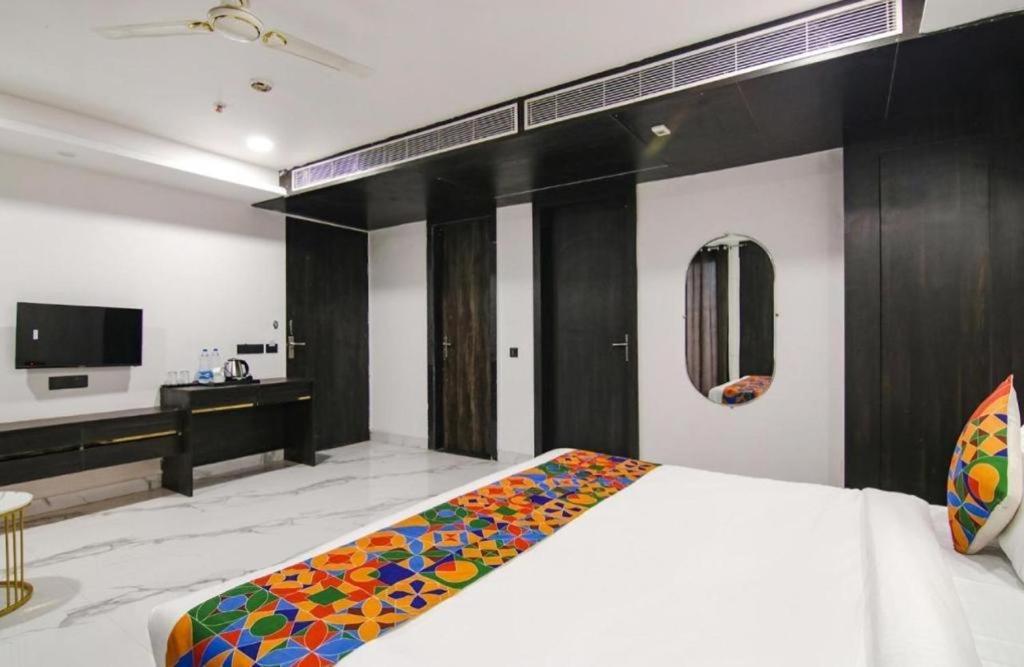 Hotel Grey Sky New Delhi Ngoại thất bức ảnh